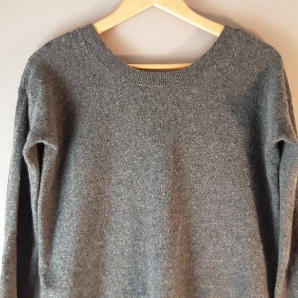 Aritzia Babaton Grey Scoop Back Sweater Long Wool Cashmere Size XS - Picture 3 of 16